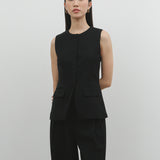 FITTED VEST IN BLACK