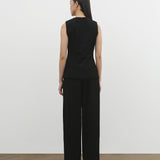FITTED VEST IN BLACK